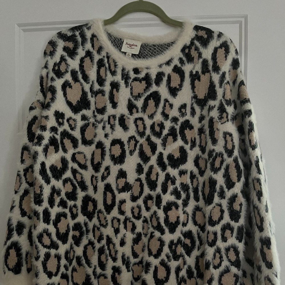 Hayden Leopard print sweater Size 1XL